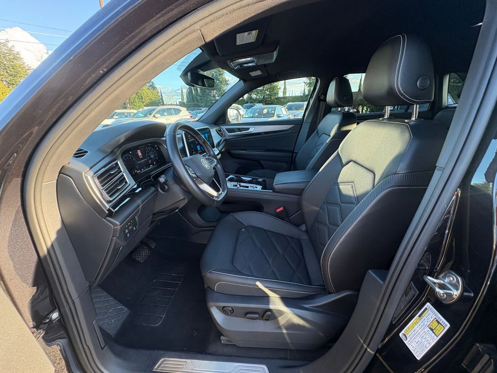 Used 2025 Volkswagen Atlas Cross Sport SE image 29