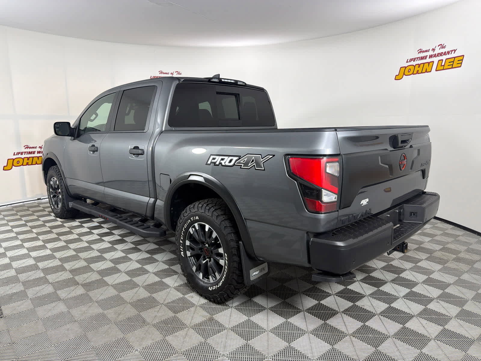 Used 2024 Nissan Titan PRO-4X w/ Pro-4x Convenience Package image 3