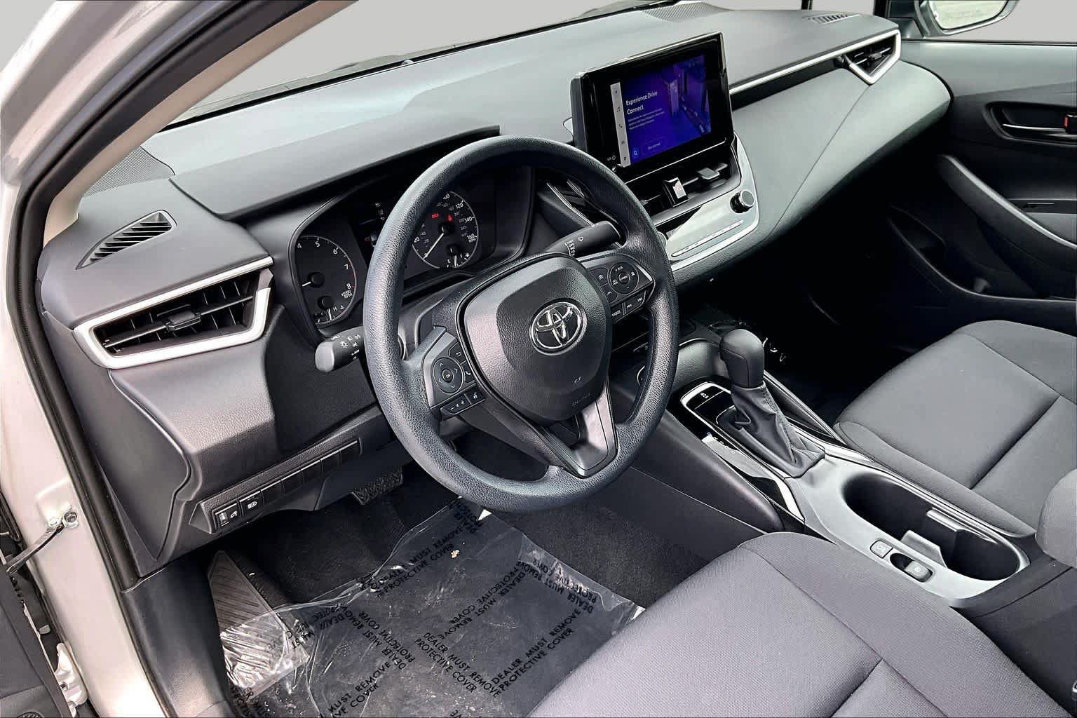 Used 2025 Toyota Corolla LE w/ LE Premium Package FWD image 17