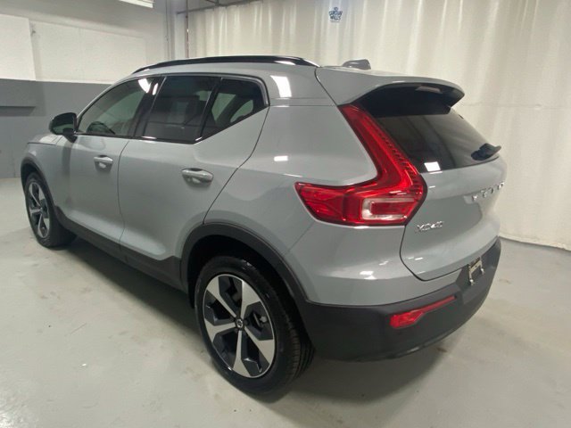 Used 2026 Volvo XC40 B5 Plus AWD/4WD image 2