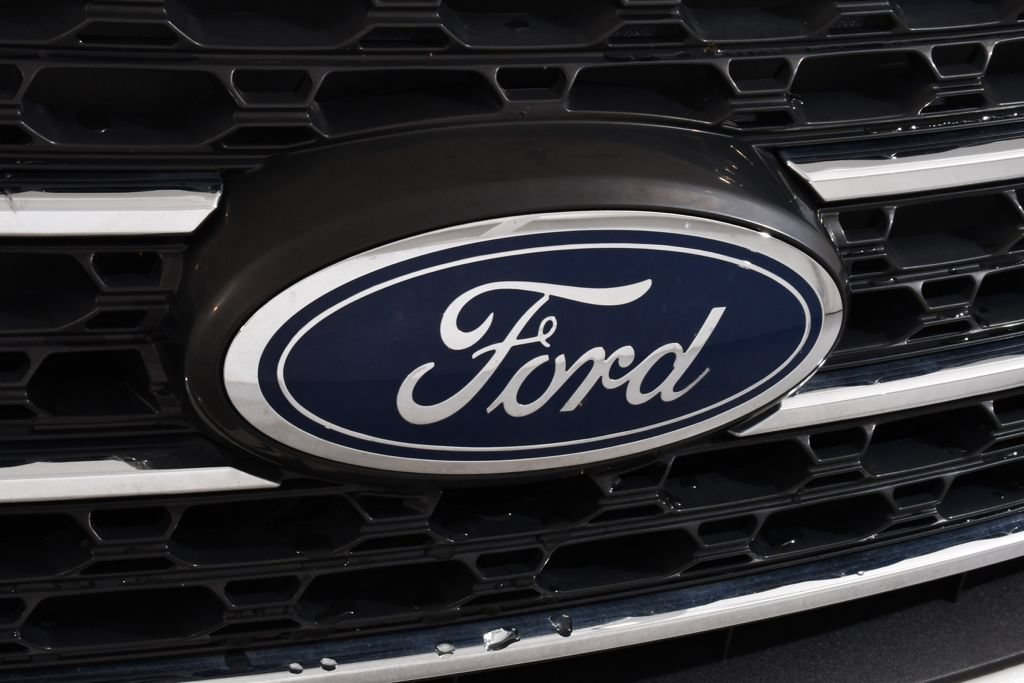 Used 2022 Ford Explorer XLT w/ Equipment Group 202A AWD/4WD image 22