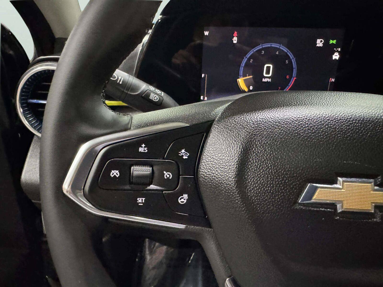 Used 2025 Chevrolet Trax LT w/ Sunroof Package FWD image 45