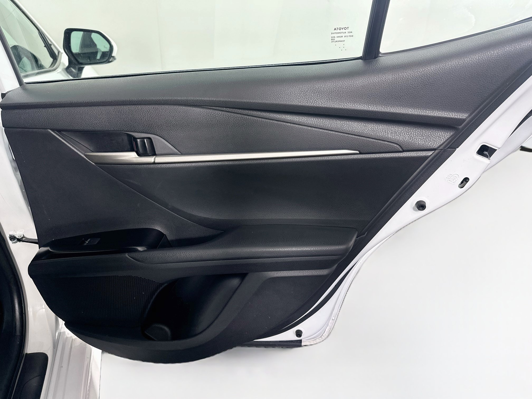 Used 2025 Toyota Camry SE FWD image 29