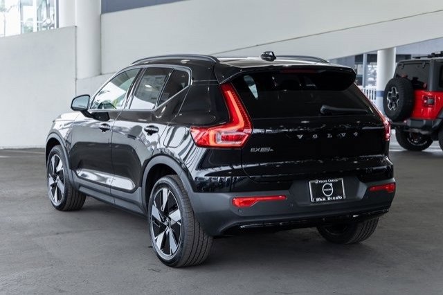 New 2025 Volvo EX40 Core w/ Climate Package image 20
