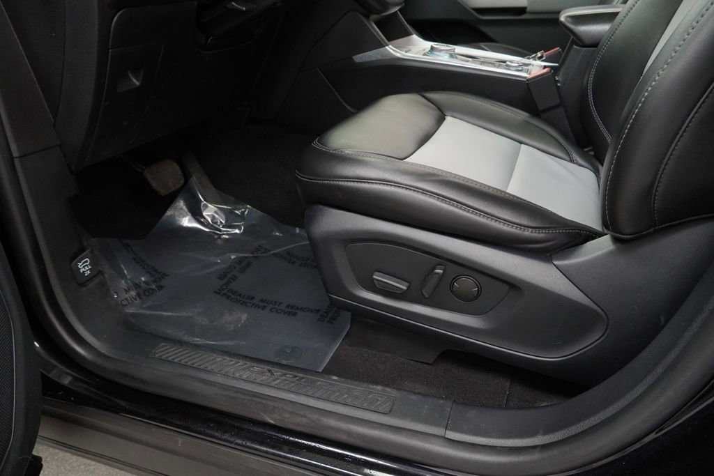 Used 2022 Ford Explorer XLT w/ Equipment Group 202A image 46