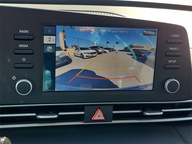 Certified 2025 Hyundai Elantra SE image 9