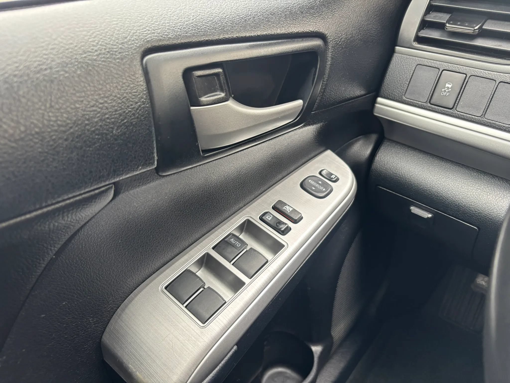 Used 2014 Toyota Camry SE w/ Fleet Convenience Package FWD image 15