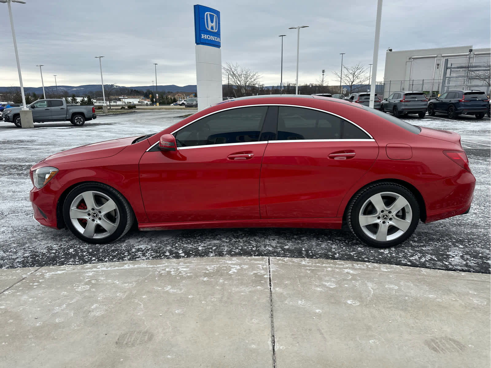 Used 2018 Mercedes-Benz CLA 250 4MATIC image 4