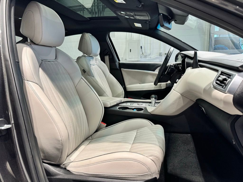 Used 2023 Genesis G70 2.0T w/ Sport Prestige Package image 29