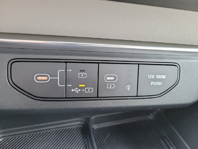 Certified 2025 Kia Carnival SX Prestige FWD image 37