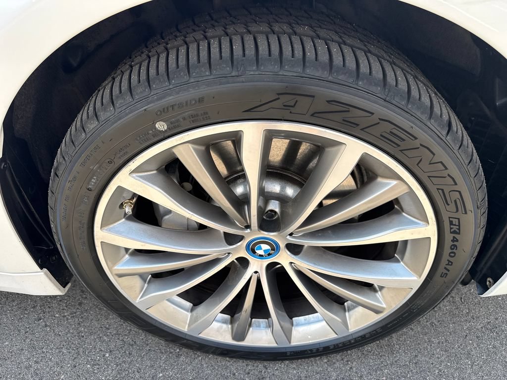 Used 2022 BMW 530e xDrive w/ Premium Package AWD/4WD image 30