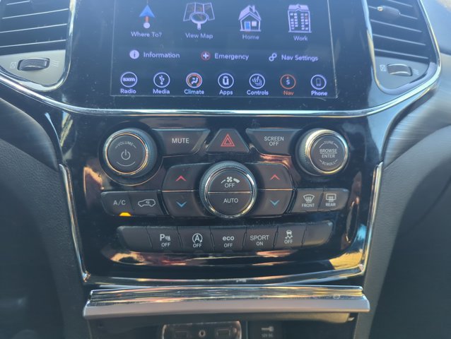 Used 2019 Jeep Grand Cherokee Laredo image 18