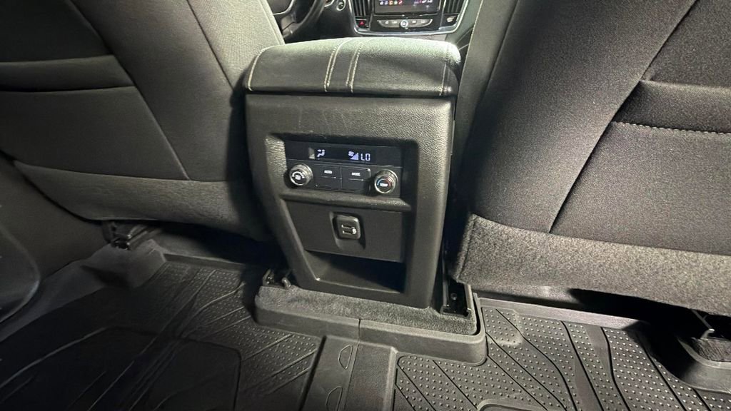 Certified 2022 Chevrolet Traverse LT FWD image 32