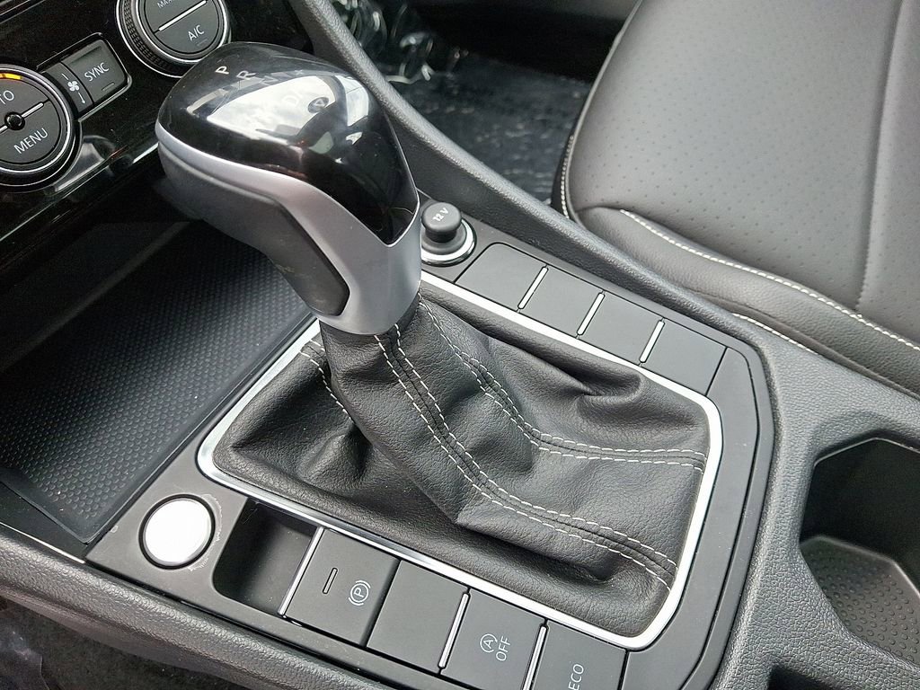 Used 2024 Volkswagen Jetta SE w/ Panoramic Sunroof Package image 15