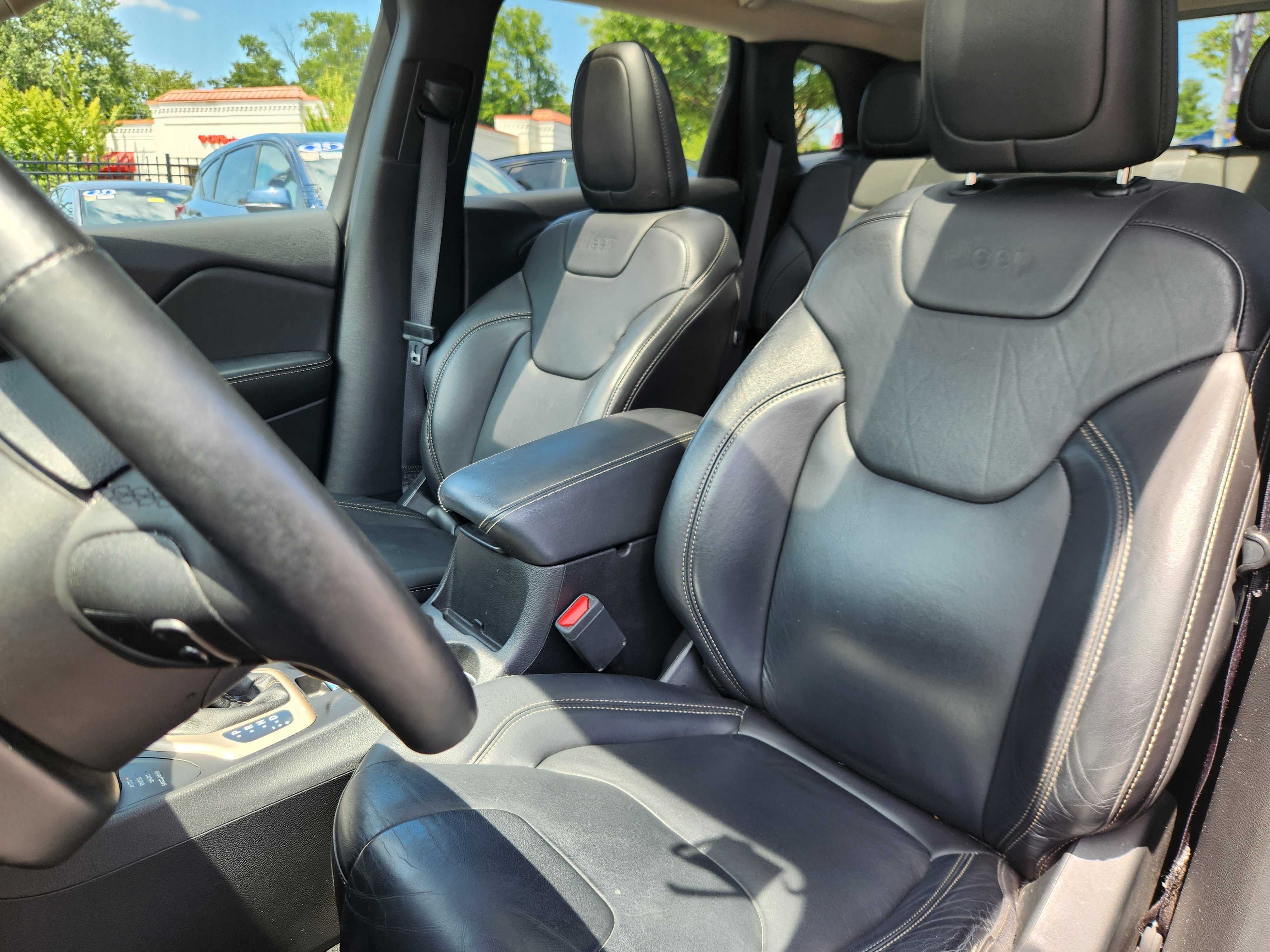 Used 2017 Jeep Cherokee Limited AWD/4WD image 7