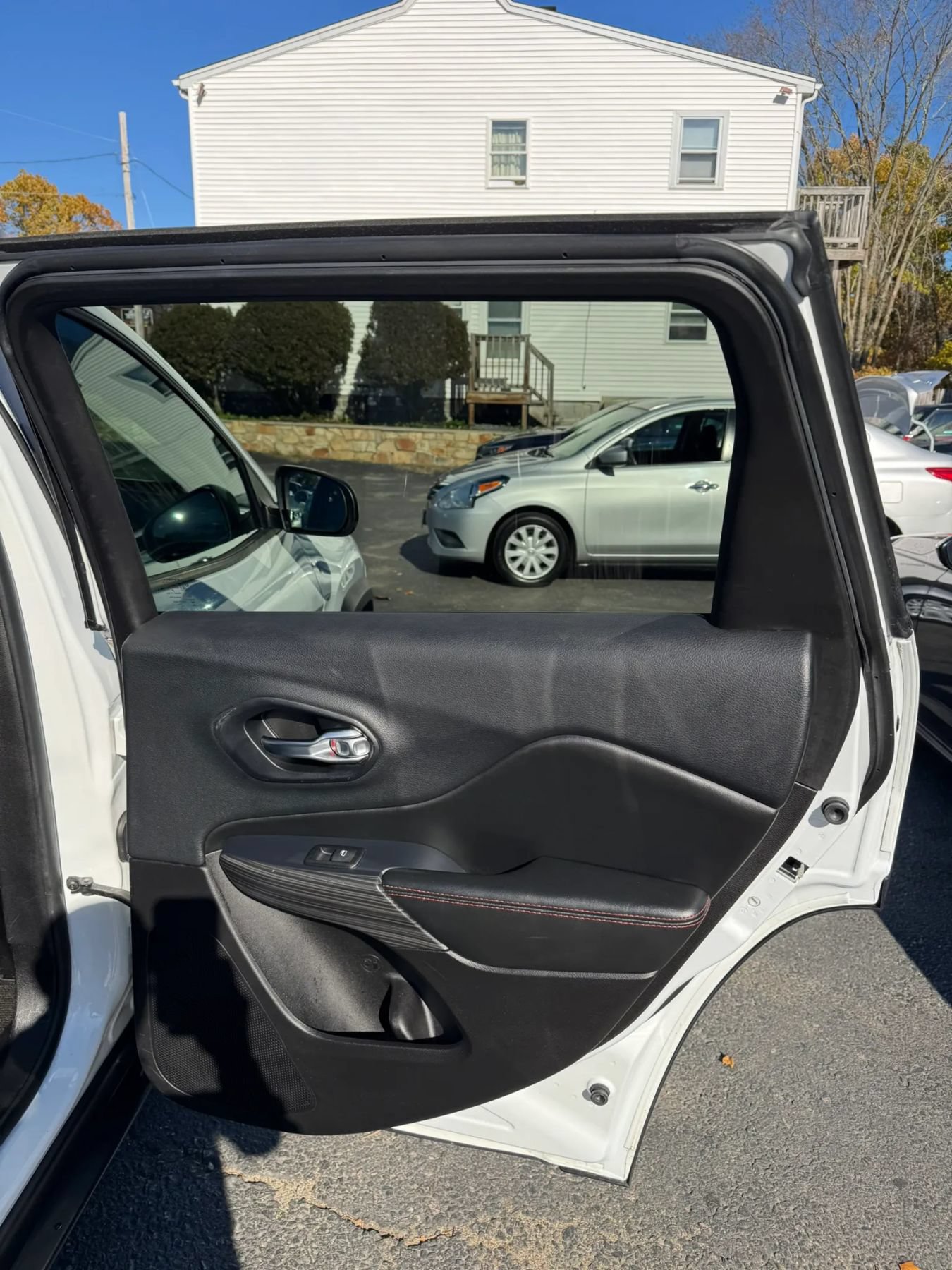 Used 2015 Jeep Cherokee Trailhawk w/ Comfort/Convenience Group AWD/4WD image 36