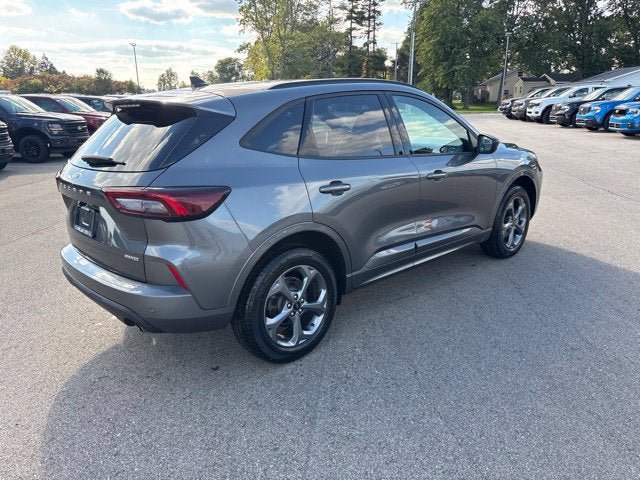 Used 2024 Ford Escape ST-Line w/ Tech Pack #1 AWD/4WD image 3