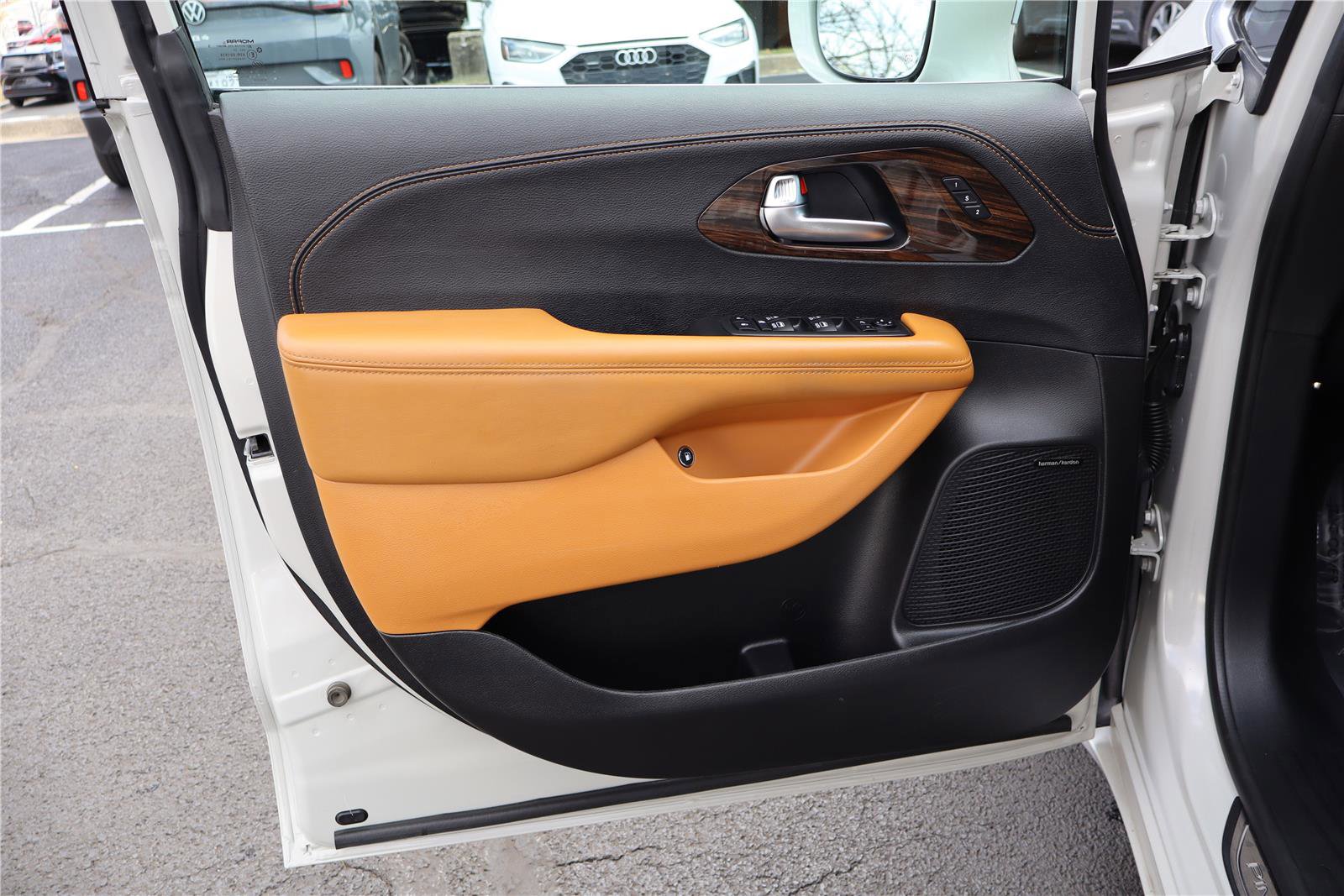 Used 2021 Chrysler Pacifica Pinnacle image 13