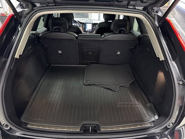 Used 2021 Volvo XC60 T5 Momentum w/ Protection Package Premier image 20