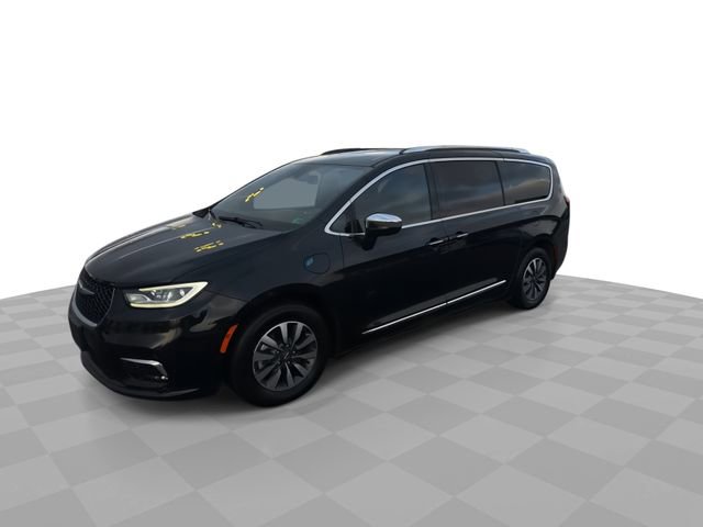 Used 2021 Chrysler Pacifica Limited w/ Uconnect Theater Family Group image 4