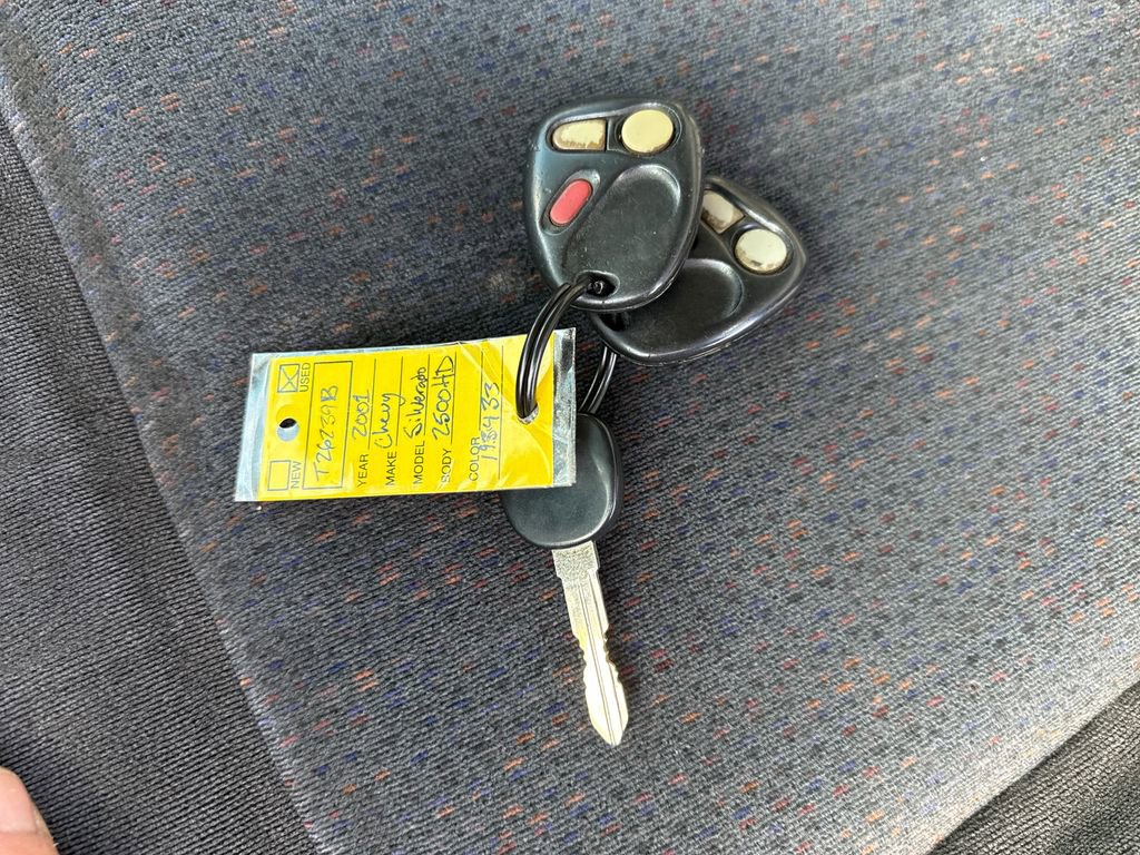 Used 2001 Chevrolet Silverado 2500 LS image 29