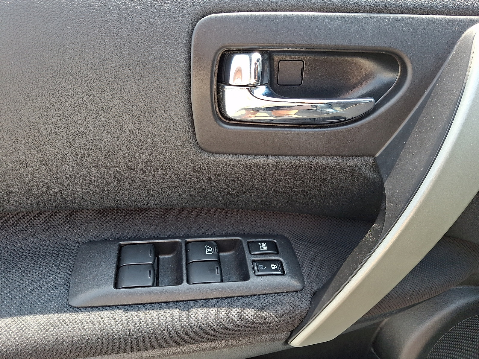 Used 2013 Nissan Rogue SV w/ Premium Pkg AWD/4WD image 12