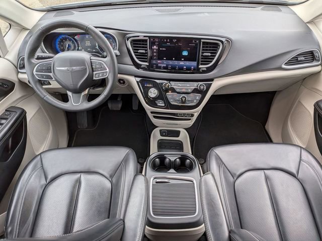 Certified 2023 Chrysler Pacifica Touring-L image 25