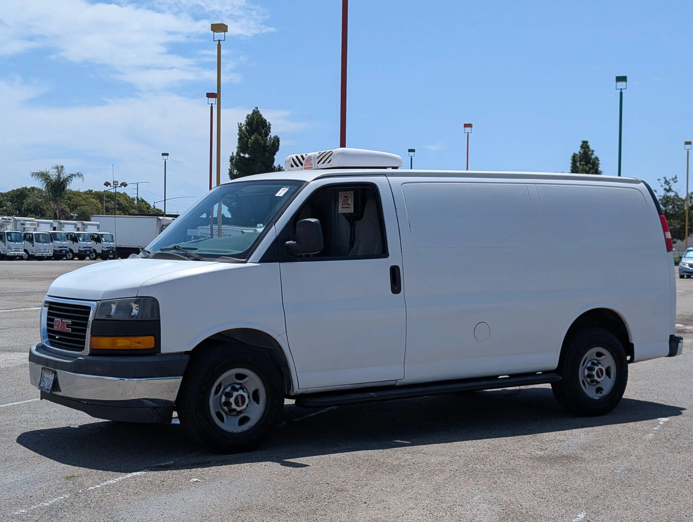 Used 2017 GMC Savana 2500 RWD image 3