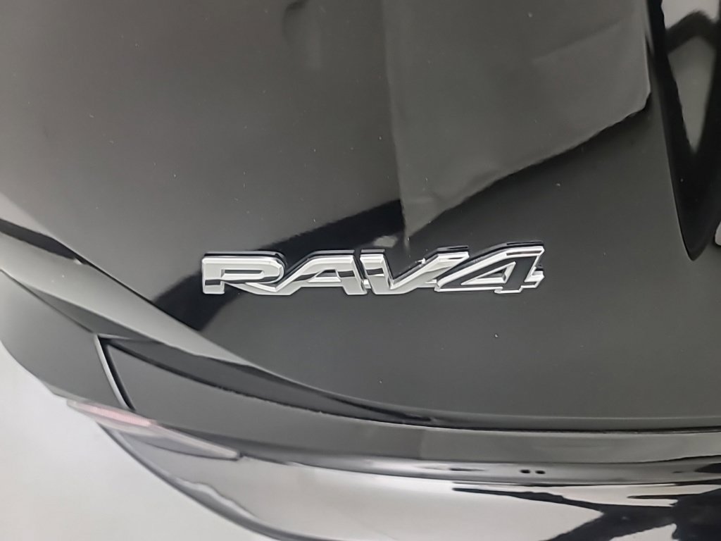 Used 2018 Toyota RAV4 XLE AWD/4WD image 11