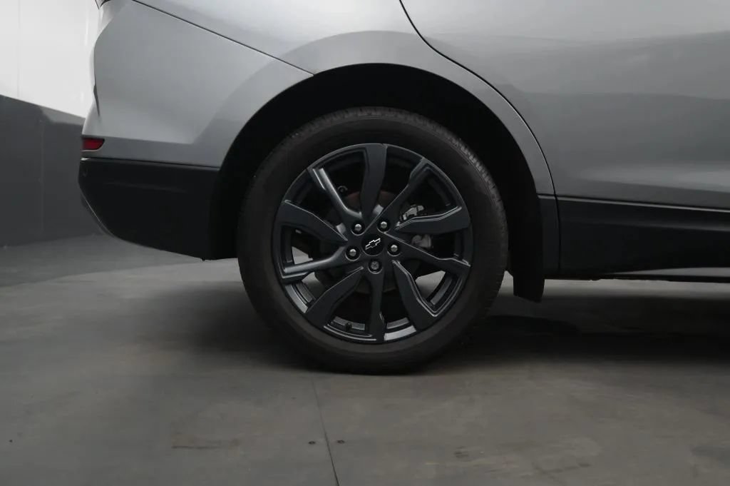 Used 2023 Chevrolet Equinox RS AWD/4WD image 18