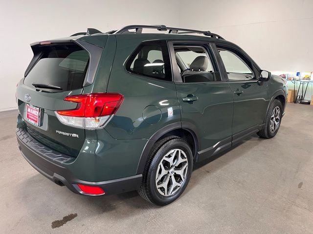 Used 2022 Subaru Forester Premium w/ Popular Package #2 image 4