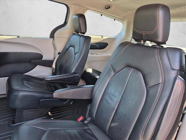 Used 2020 Chrysler Pacifica Touring-L FWD image 19