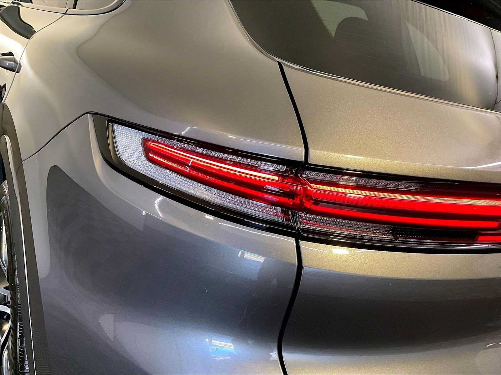Certified 2024 Porsche Cayenne AWD/4WD image 30