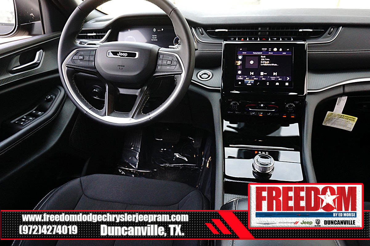 Certified 2025 Jeep Grand Cherokee Laredo image 17