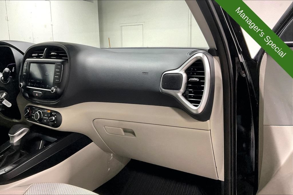Used 2025 Kia Soul LX w/ LX Technology Package FWD image 19
