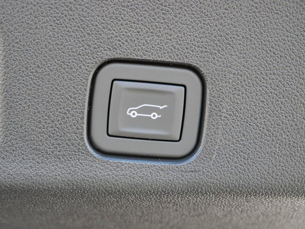 New 2026 GMC Acadia Denali w/ Super Cruise Package image 32