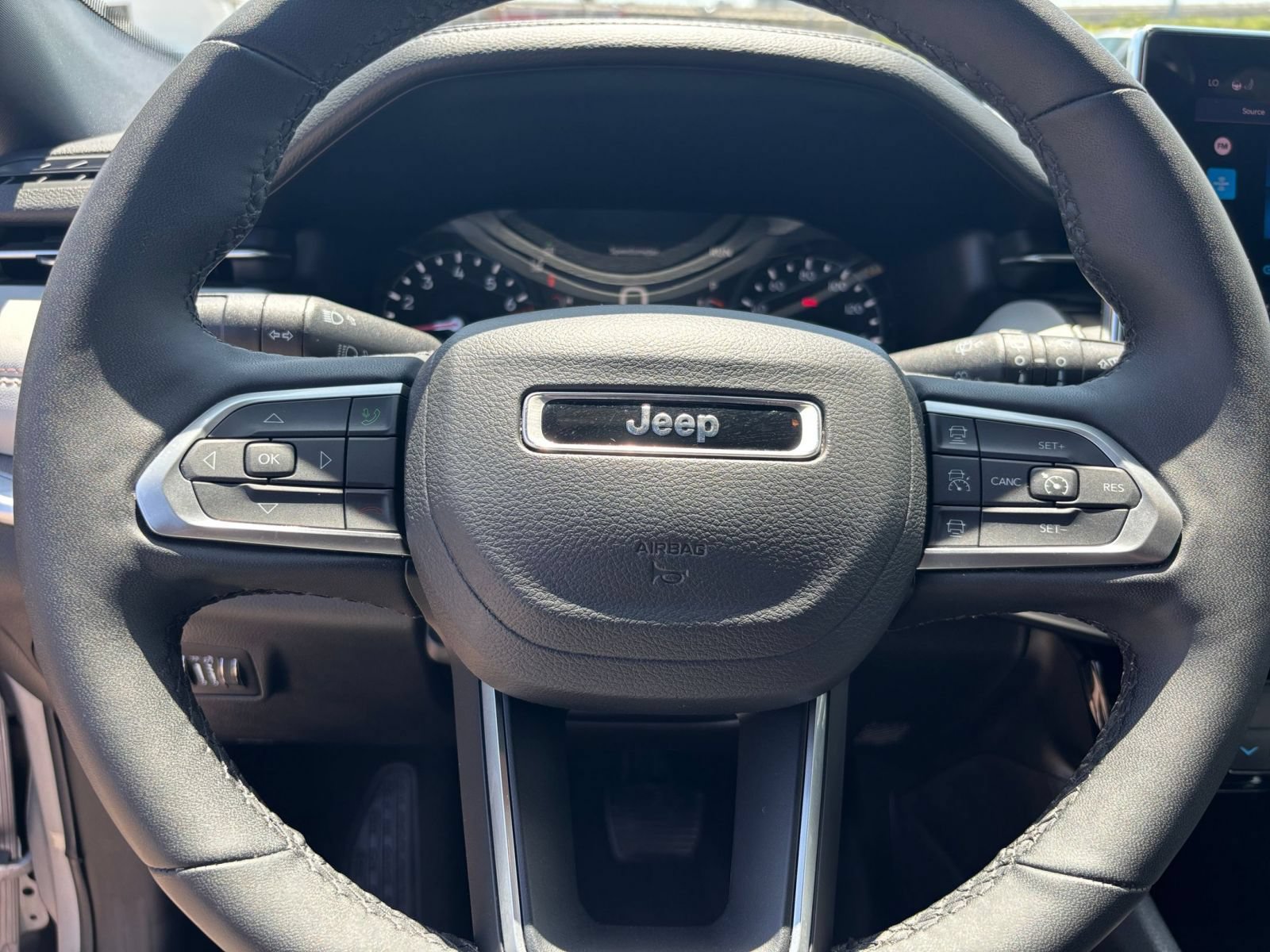 Used 2025 Jeep Compass Limited AWD/4WD image 28