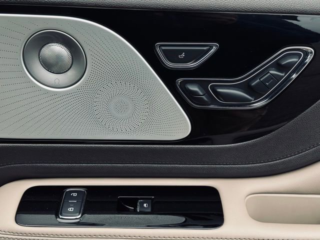 Used 2022 Lincoln Aviator Reserve w/ Equipment Group 201A image 19