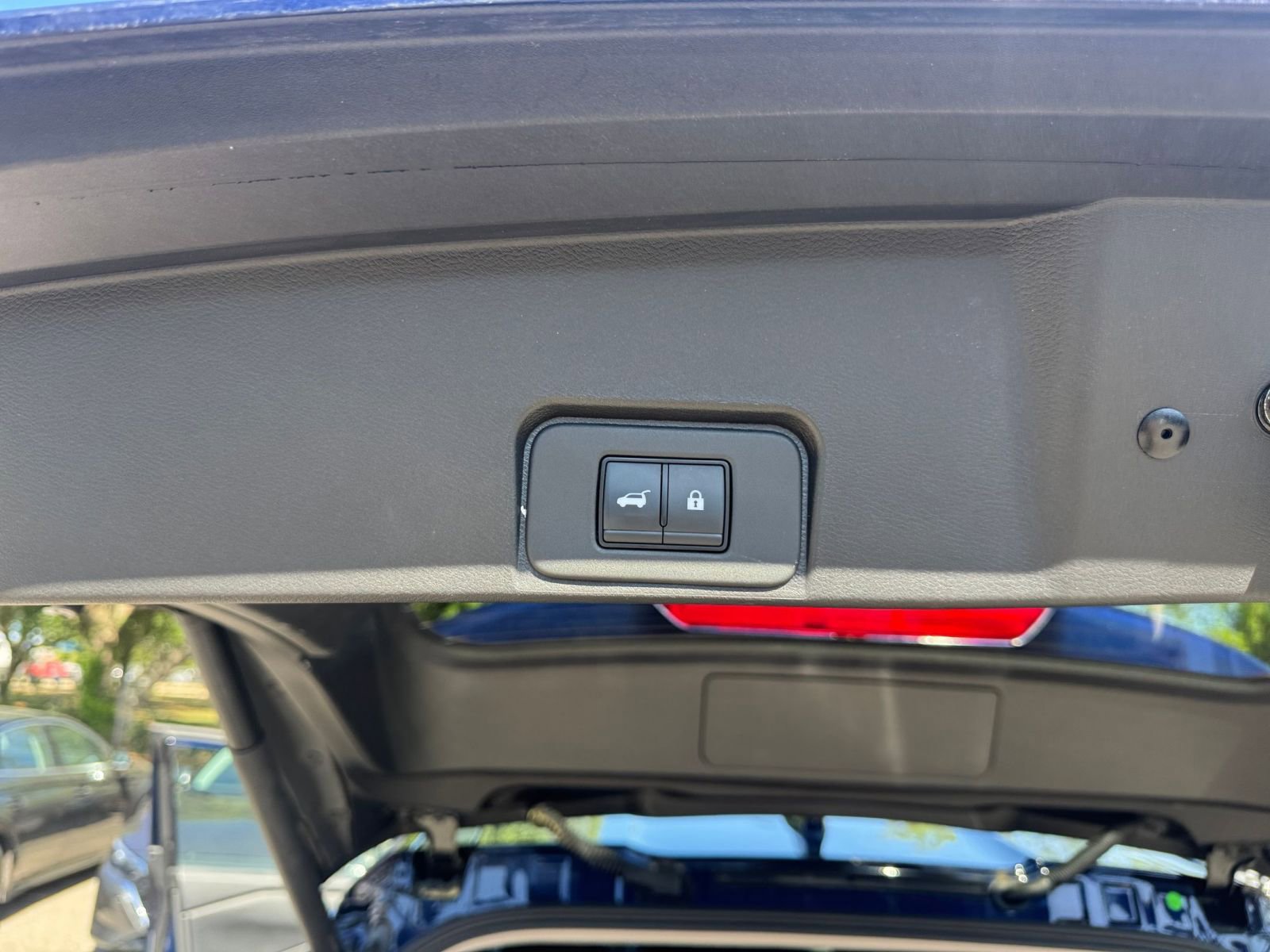 Used 2025 Nissan Rogue SV FWD image 23