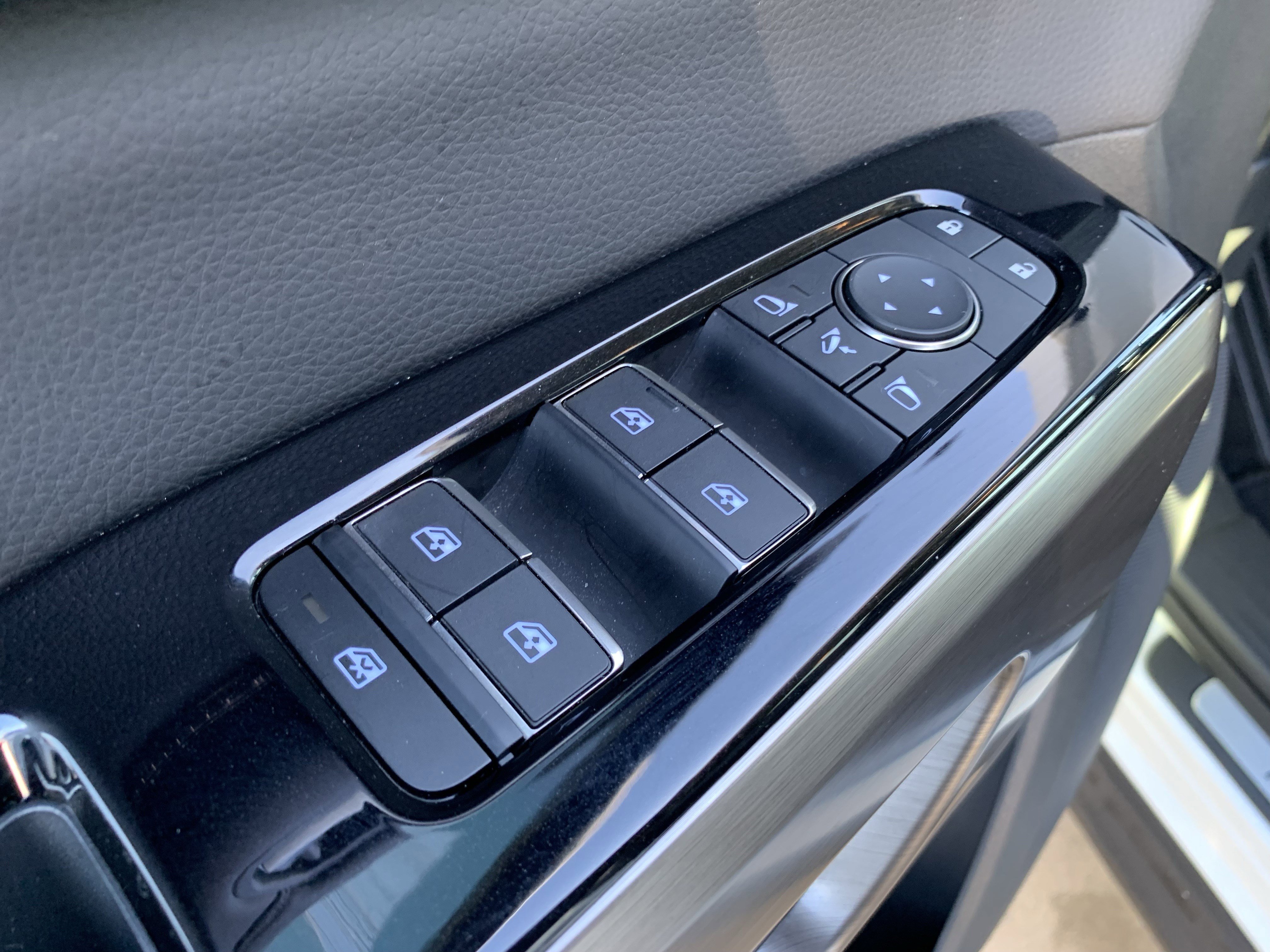 Used 2024 Nissan Pathfinder Platinum w/ Cargo Package image 15