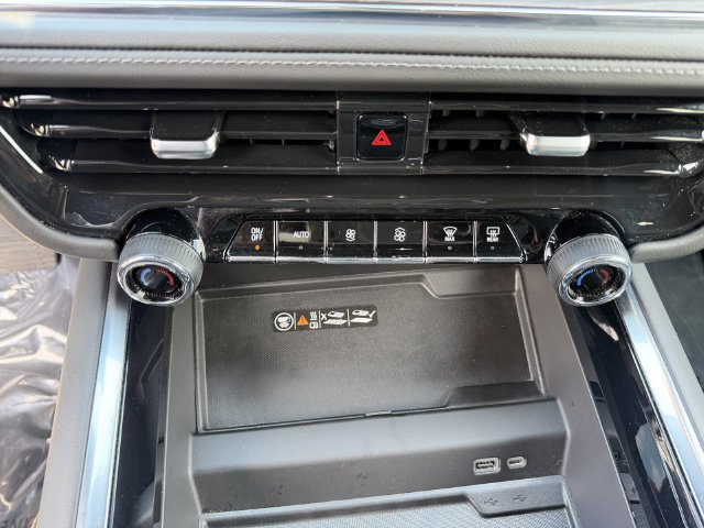 Used 2025 Chevrolet Tahoe LT AWD/4WD image 21