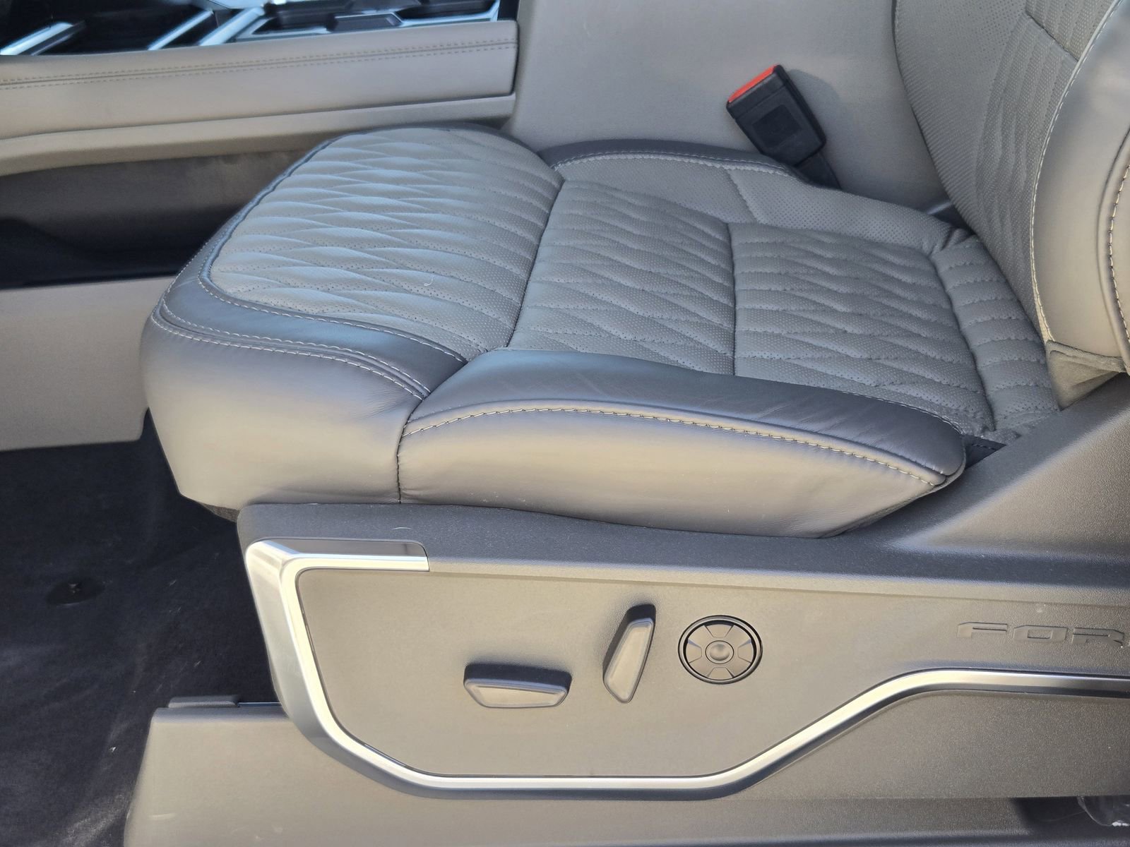 New 2026 Ford F350 Platinum w/ Platinum Plus Package image 25