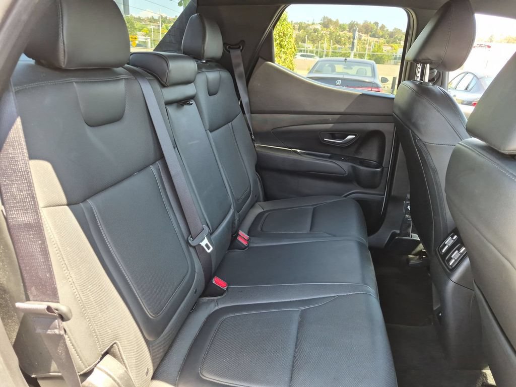 Used 2025 Hyundai Santa Cruz SEL AWD/4WD image 30