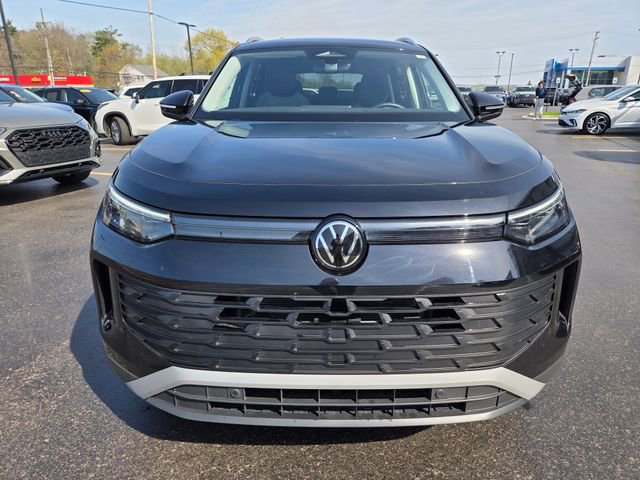 Used 2025 Volkswagen Tiguan S AWD/4WD image 2