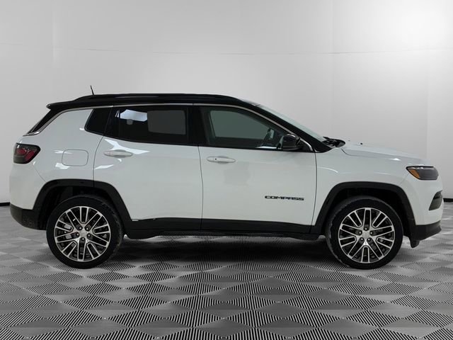 Used 2022 Jeep Compass Limited w/ Elite Group AWD/4WD image 2