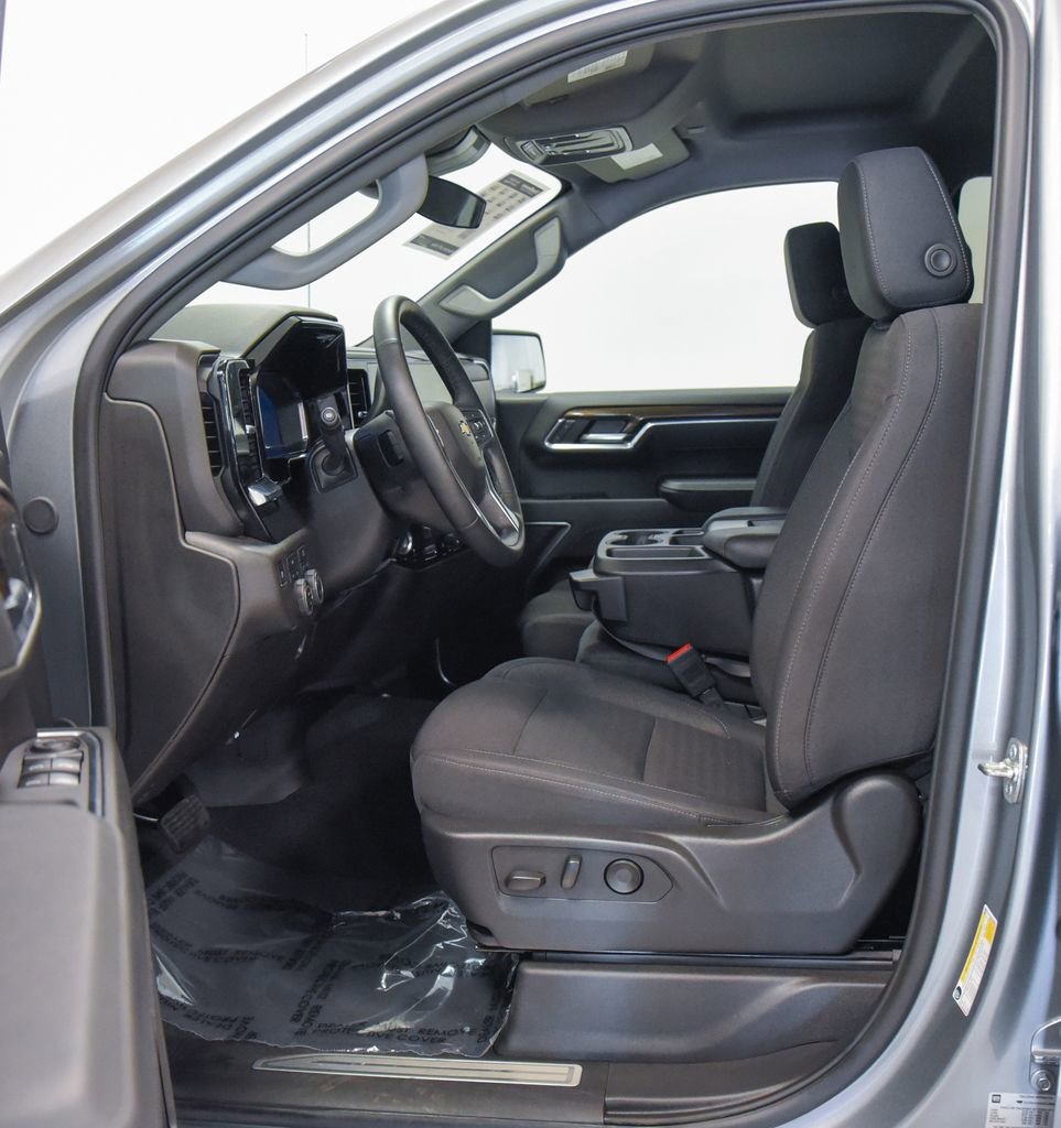 Used 2025 Chevrolet Silverado 1500 LT AWD/4WD image 2