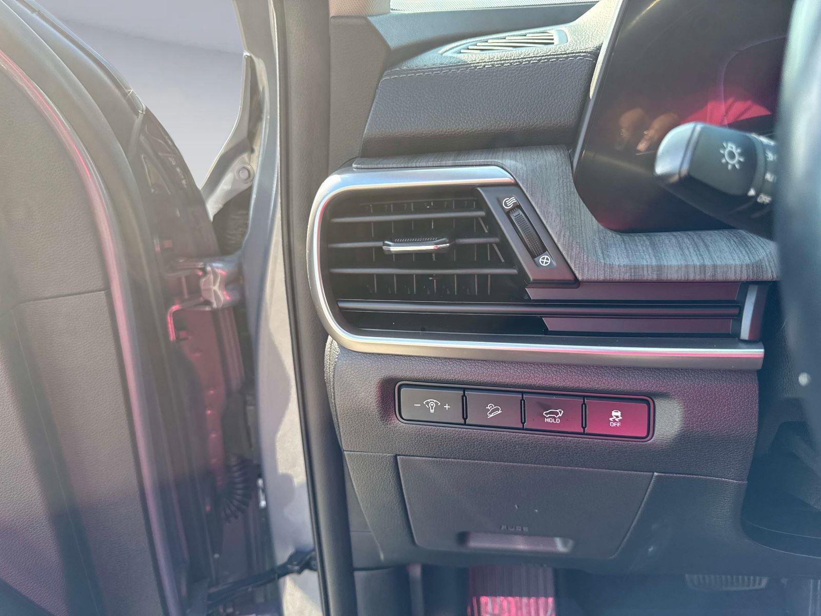 Used 2024 Kia Telluride EX w/ EX Captain's Chair Package image 39