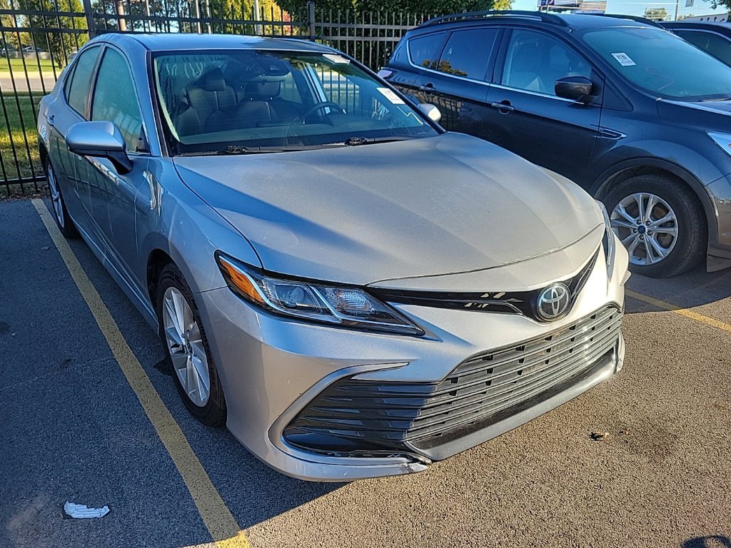 Used 2021 Toyota Camry LE w/ Carpet Mat Package (TMS) FWD image 3