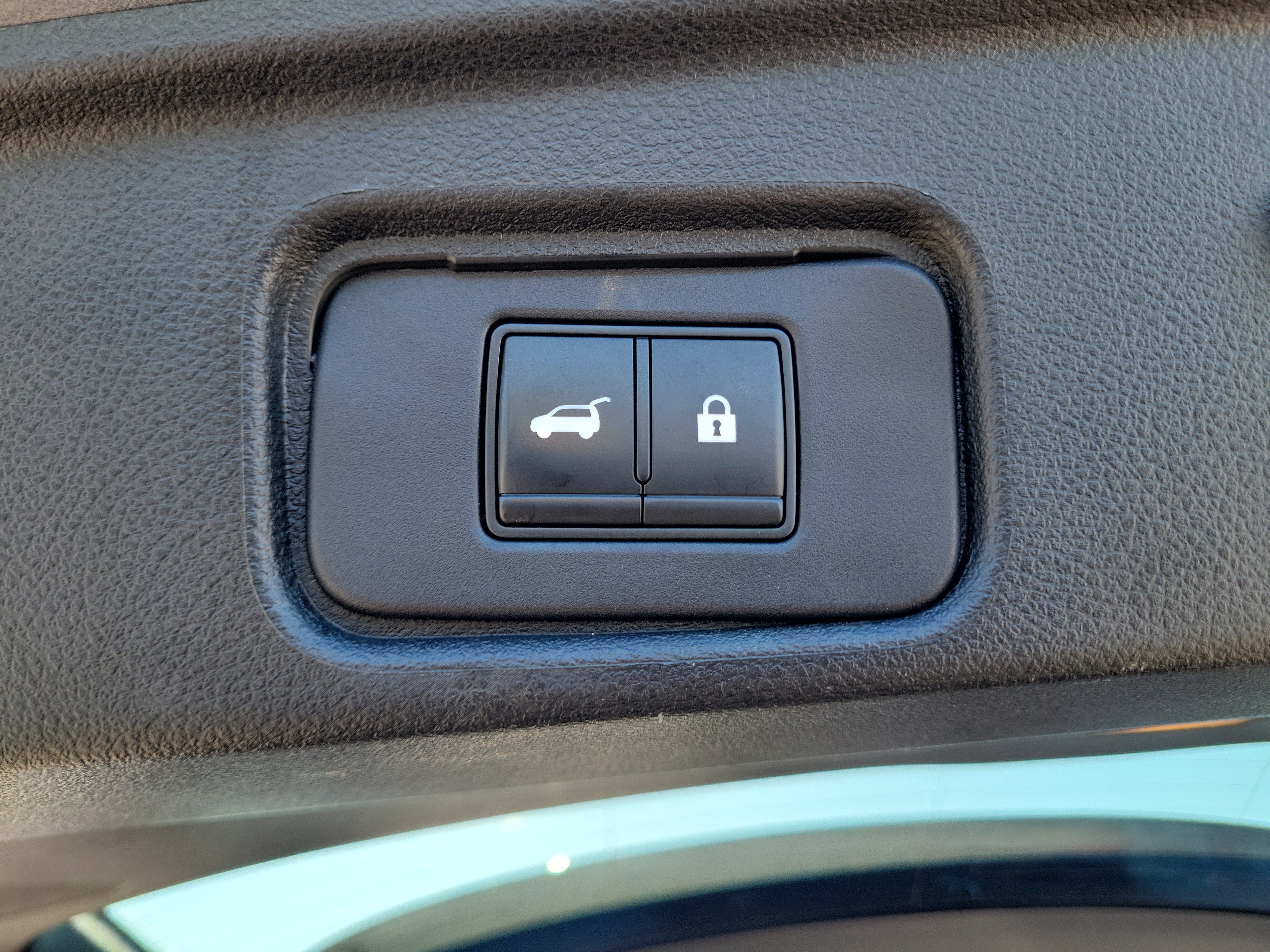 Used 2022 Nissan Pathfinder SV w/ SV Premium Package FWD image 15
