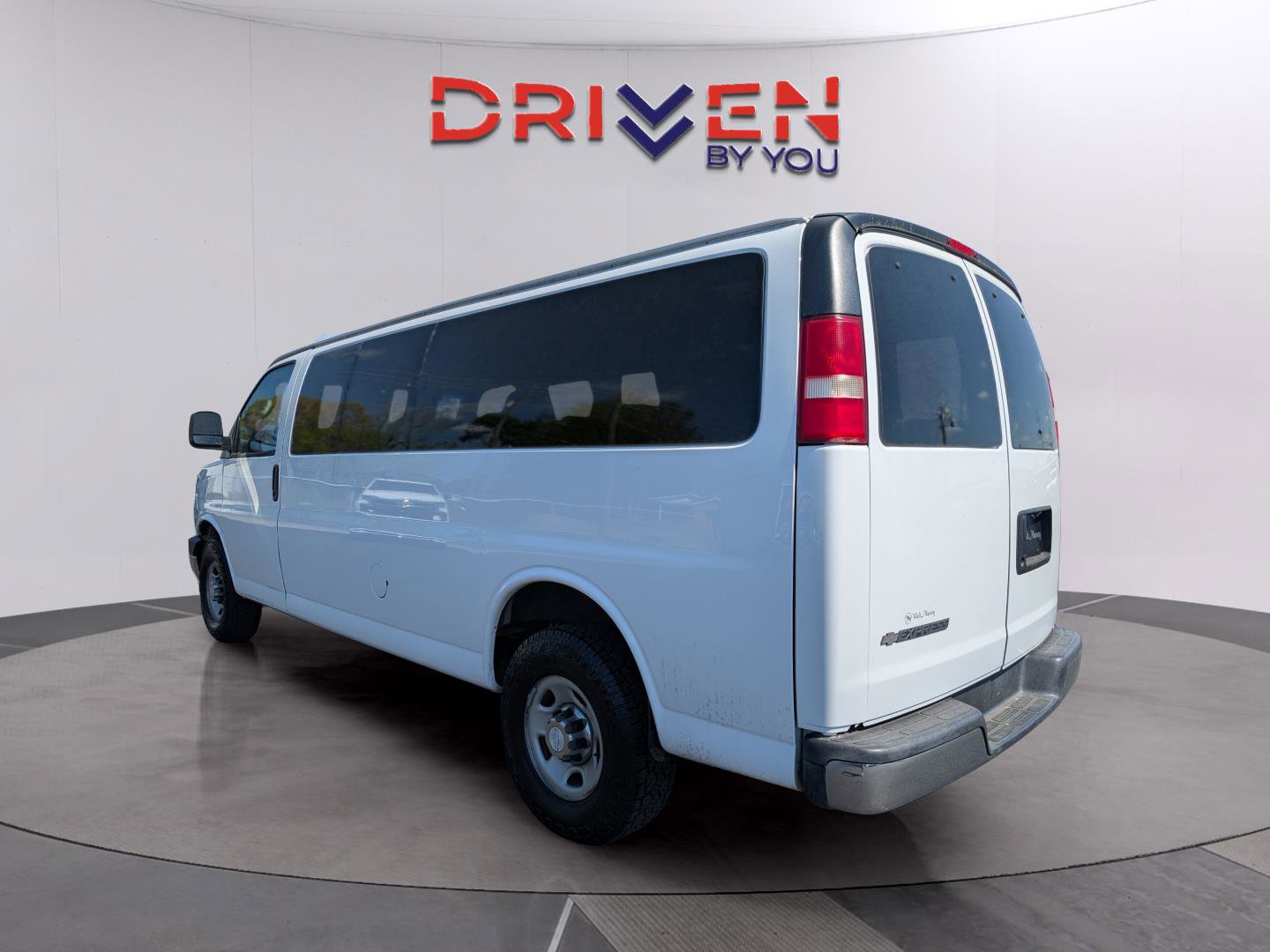 Used 2017 Chevrolet Express 3500 LT w/ LT Preferred Equipment Group image 3